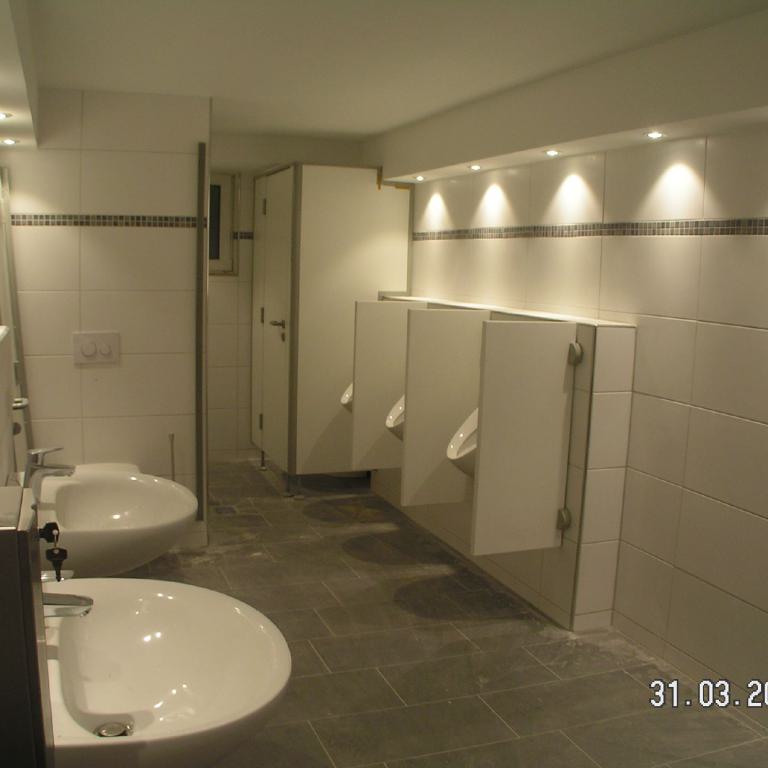 Toilettenanlage im Keller 01