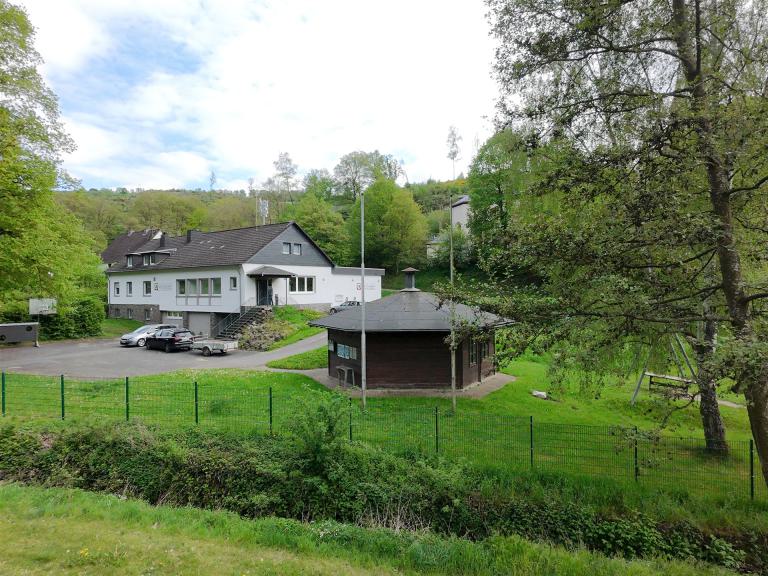 Außenansicht von der Straße 10_07_2026