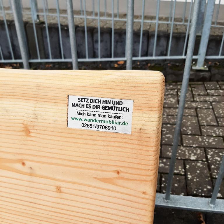 Hersteller Schild der neuen Sitzgruppe 2024