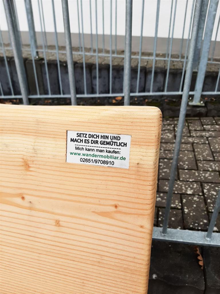 Hersteller Schild der neuen Sitzgruppe 2024